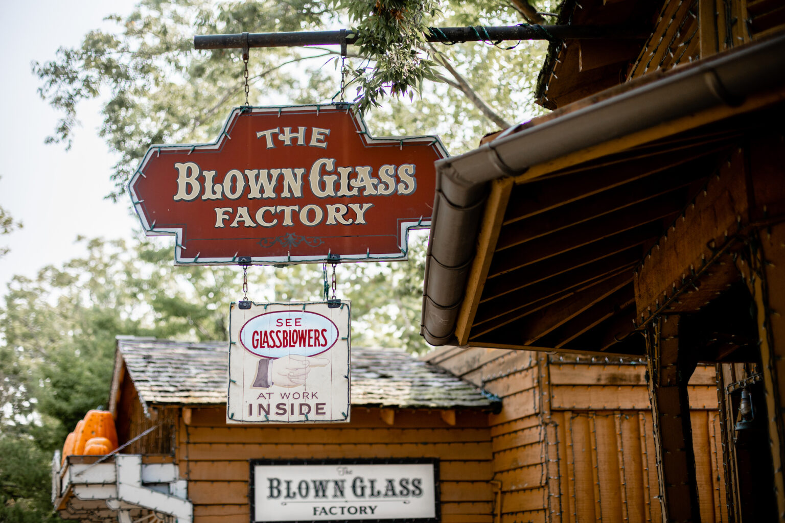 Silver Dollar City: Home of American Craftsmanship - American Essence